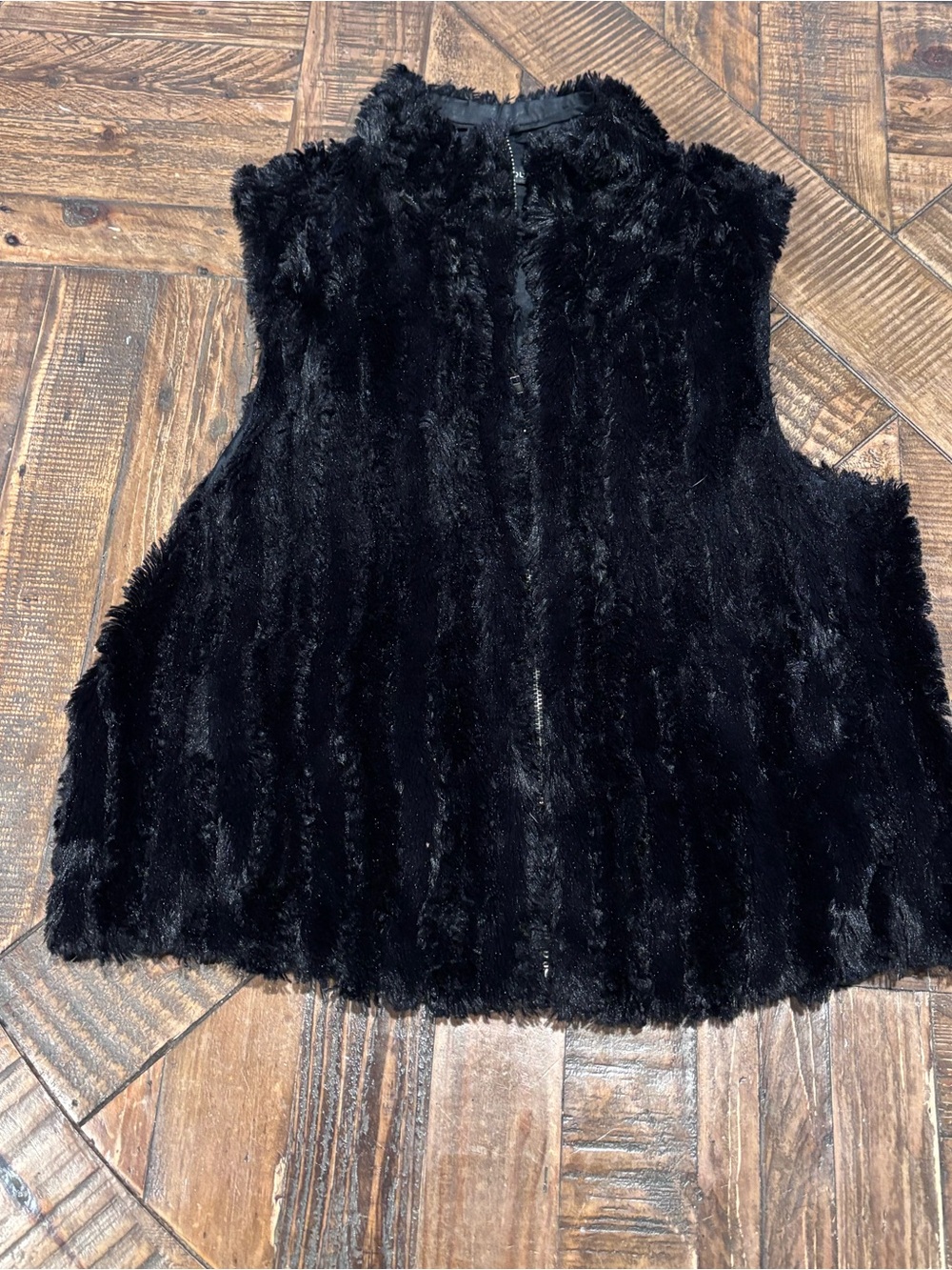 Aqua Bloomingdales  Black
Faux Fur Vest size small. Zip up with pockets